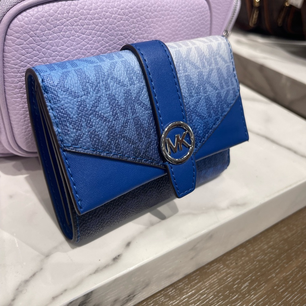 MICHAEL KORS Greenwich Medium Ombré Signature Logo Tri-Fold Wallet
Galaxy Blue - Picture 2 of 16